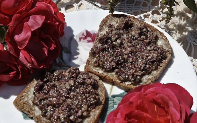 Rosenpesto (Bild: Petra Benovsky)