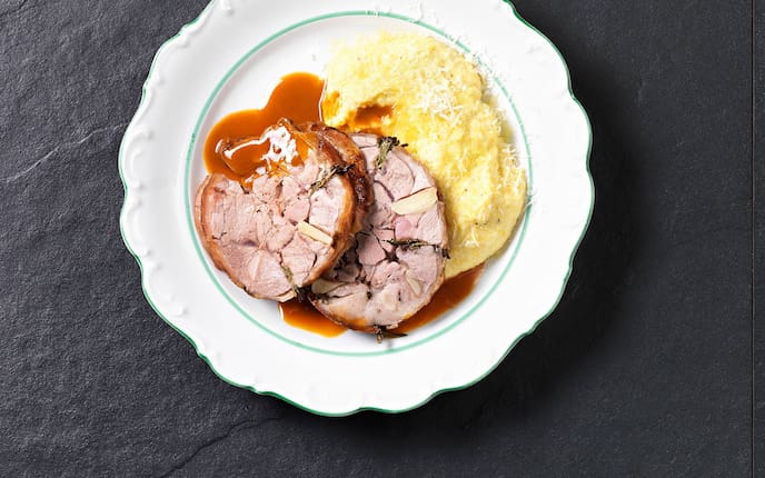 Lammbraten mit Rosmarin gespickt (Bild: Eisenhut & Mayer)