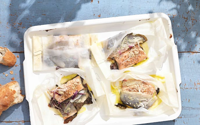 Wildfangsaibling mit Basilikum in der Papilotte (Bild: Eisenhut & Mayer)
