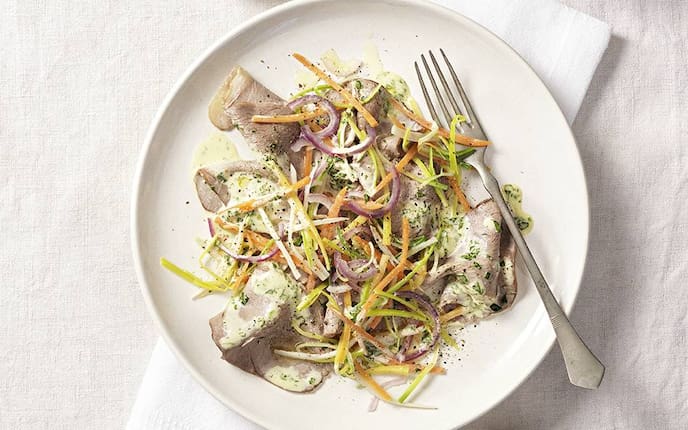 Salat, Gemüse, Rindfleisch, Zwiebeln, Karotten, Kräuter