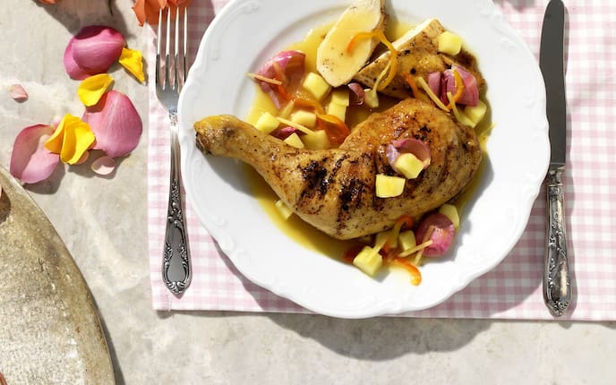 Scharfes Huhn mit Äpfeln und Rosengelee (Bild: Eisenhut & Mayer)