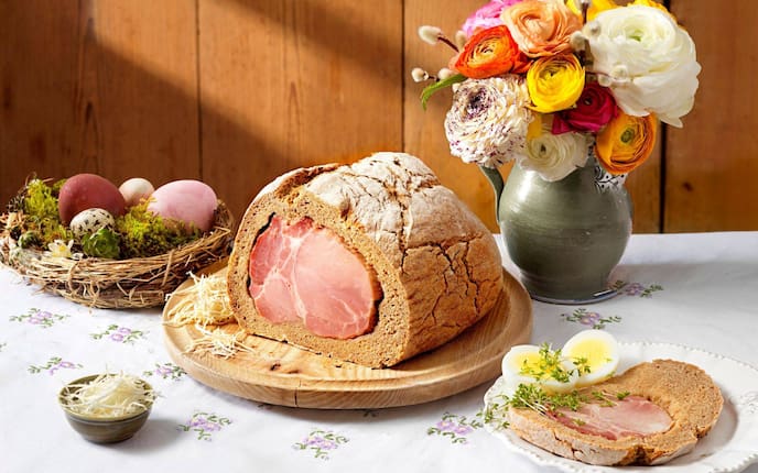 Osterschinken, Osterschinken im Brotteig, Osterjause, Ostereier, Ostern, Kren