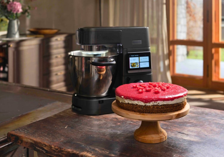 Paula Bründls himmlische Schneewittchentorte mit der Kenwood Cooking Chef.