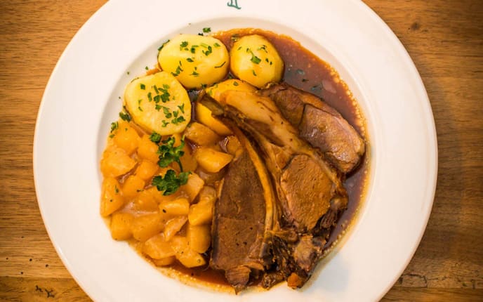 Schöpsenbraten mit Kartoffel und Rüben, Schafbraten mit Kartoffel, Schaffleisch, Rezepte mit Schaf, Servus-Rezept
