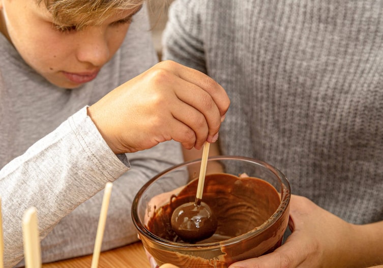 Schoko-Nuss-Kugerl, Junge, Schokoglasur, Backen, Rezept