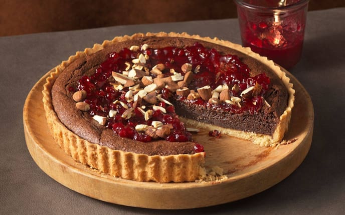 Mürbteig-Tarte mit Mandel-Schokoladen-Füllung