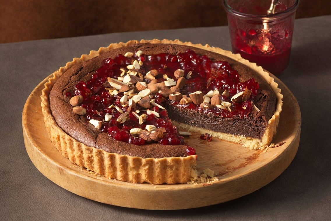 Mürbteig-Tarte mit Mandel-Schokoladen-Füllung
