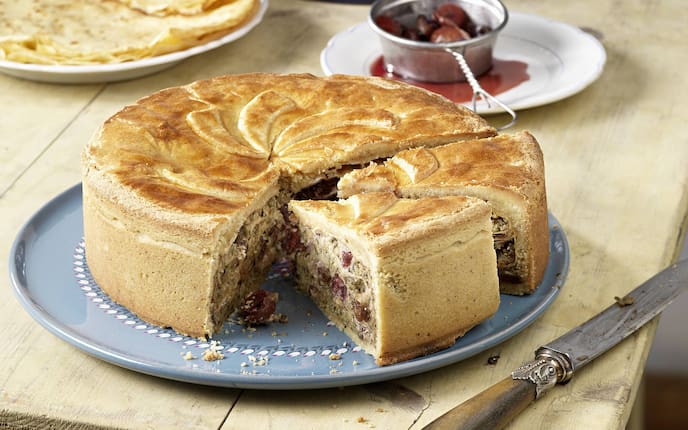 Steirische Schunknudel, gefüllter Kuchen, Zwetschken, Nachspeise, Omas Kochbuch, Servus Rezept