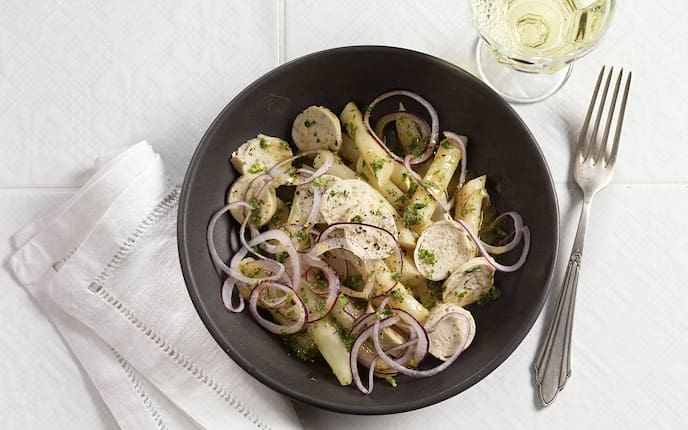 Schwarzwurzeln, Salat, Weisswurs, Zwiebeln, Weißwein