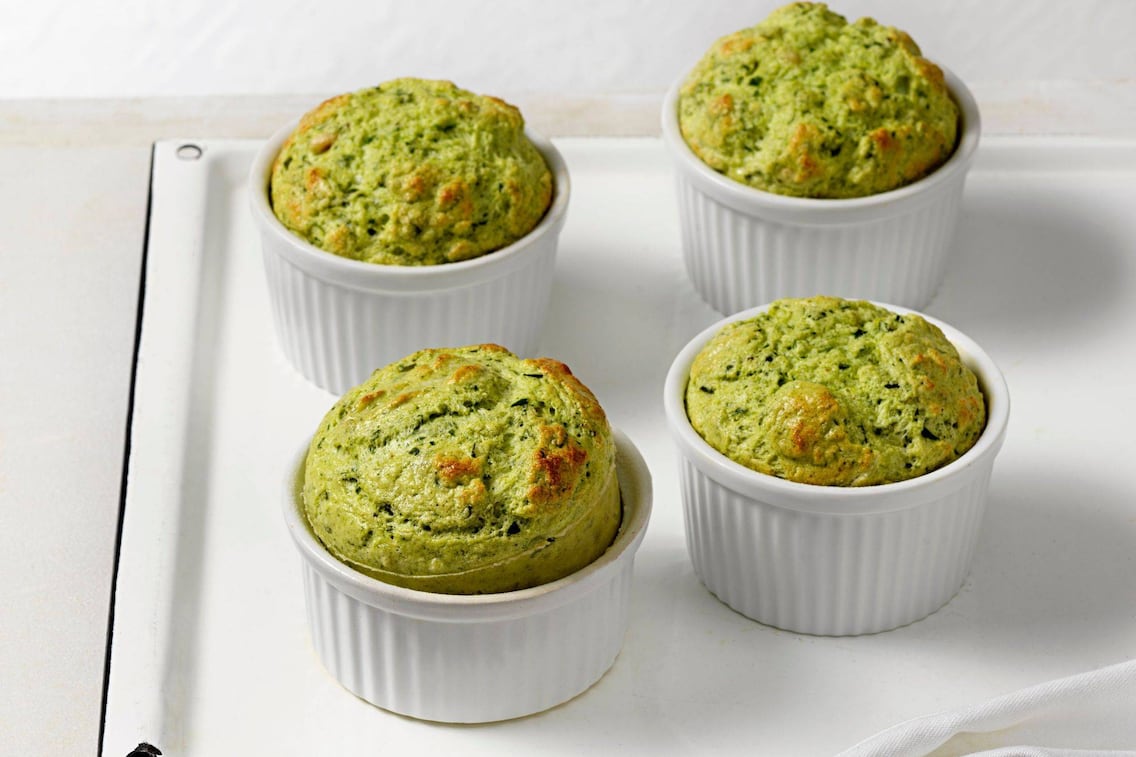Spinatsoufflés in den kleinen Förmchen fertig gebacken