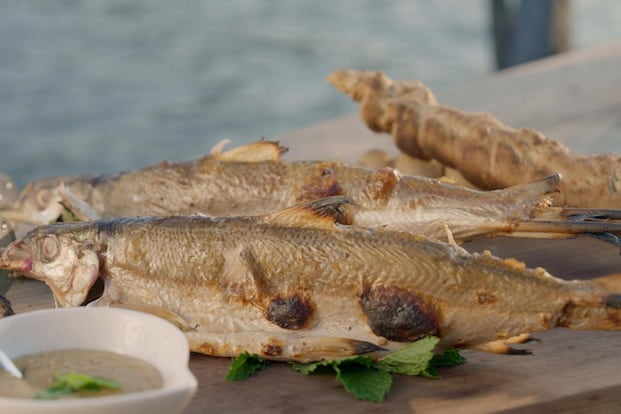 Steckerlfisch und Steckerlbrot mit Kürbiskernmayonnaise vo... - 1:15 h ... Steckerlfisch und Steckerlbrot mit Kürbiskernmayonnaise vo... - 1:15 h ...
