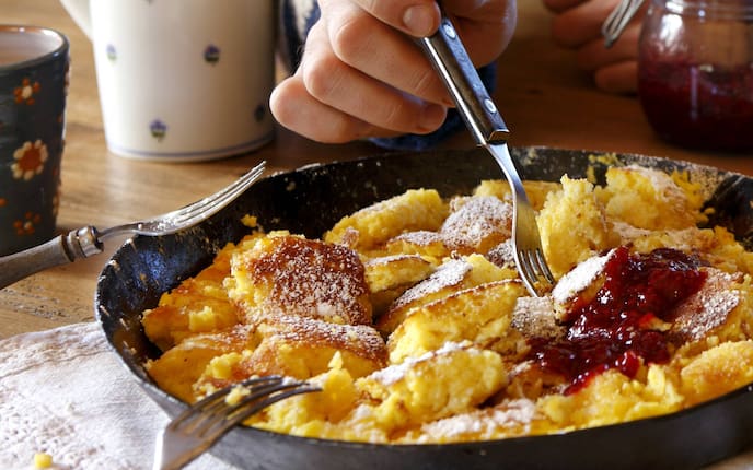 Süßer Polentaschmarren, Kaiserschmarren, Pfanne, Marmelade, Gabel