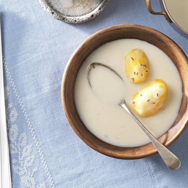 Erdäpfel, Suppe, Stosuppe, Kümmel, Schüssel, Löffel, Tischtuch