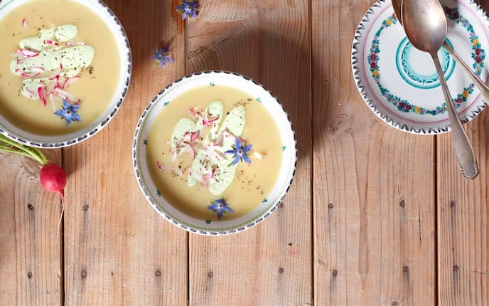 Cremesuppe, Radieschen, Borretschblüten, Suppe, Servus Rezept