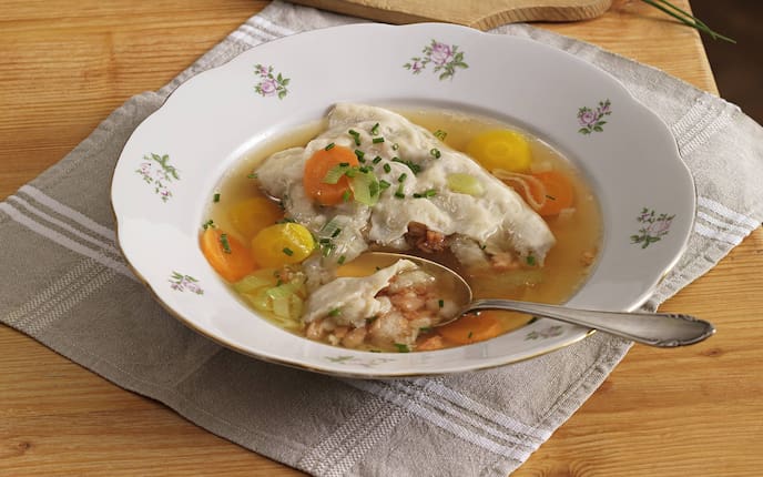 Suppenstrudel mit Grammeln (Bild: Eisenhut & Mayer)