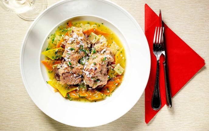 Tafelspitz mit Semmelkren überbacken, dazu Buttergemüse, Servus, Rezept