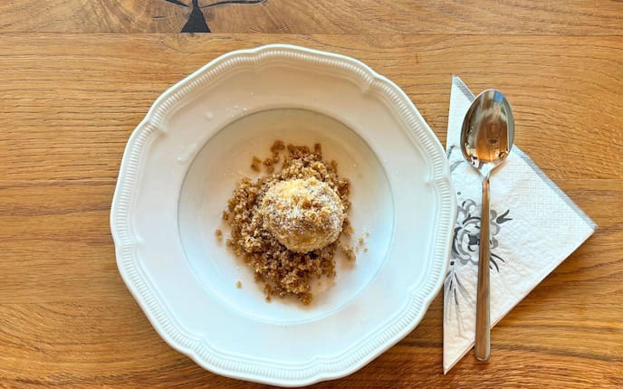 Topfen-Zwetschkenknödel, Paula Bründl, Nuss-Bröseln