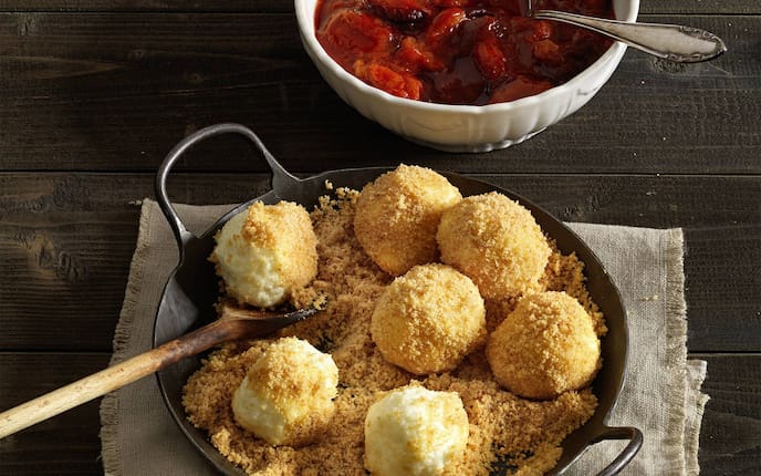 Topfenknödel, süße Knödel, Topfen, Zwetschkenröster, Zwetschken, Zwetschgenröster, Zwetschgen, Brösel