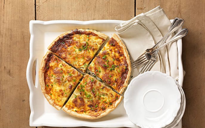 Herzhafter Topinambur-Kuchen, Kuchen, pikanter Kuchen, Tablet, Besteck, Servietten, Teller, Hauptspeise, Servus Rezept