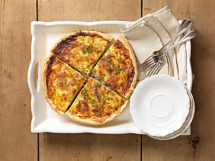 Herzhafter Topinambur-Kuchen, Kuchen, pikanter Kuchen, Tablet, Besteck, Servietten, Teller, Hauptspeise, Servus Rezept