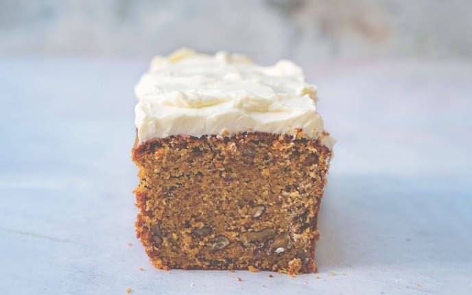 Mimi Trauttmansdorff, Kochbuch, Rezept, Karottenkuchen, Topping, Nüsse