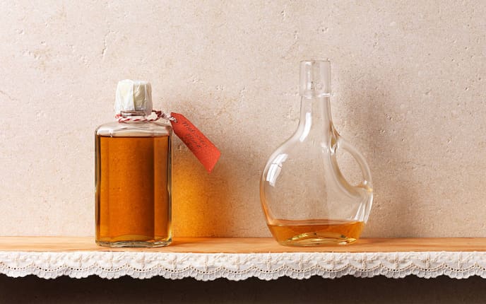 Henkelfalsche, Glas, Minze, Melisse, Zitronenmelisse, Pfefferminze, Likör, Melissen-Minz-Likör