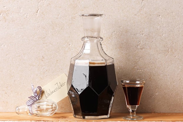 Walnusslikör - 0:20 h - Rezept - Servus