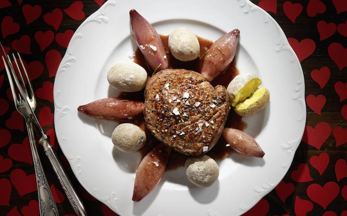 Rinderfilet mit Schalotten (Bild: Eisenhut & Mayer)