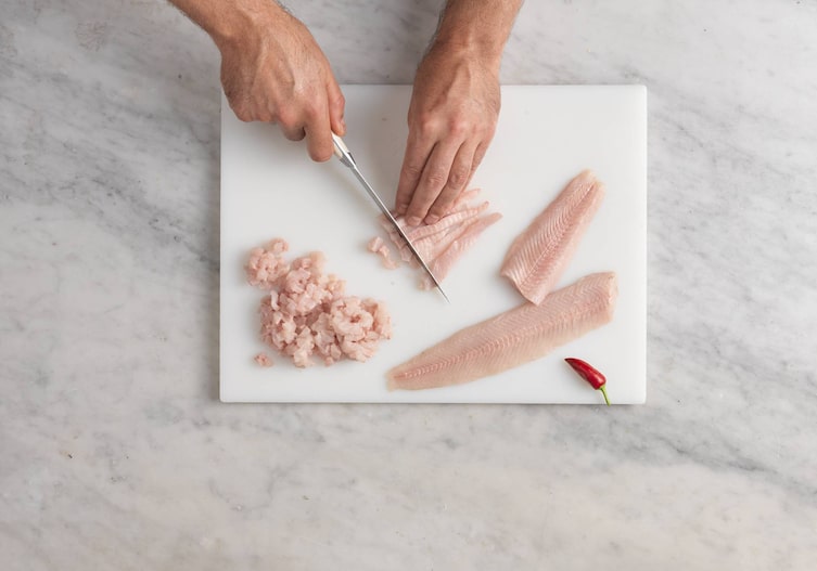 Fisch, Chilli, Forellenfilet, Forelle, Messer, Tatar, Hände