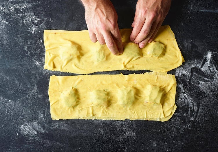 Nudelteig, Teigtaschen, Hände