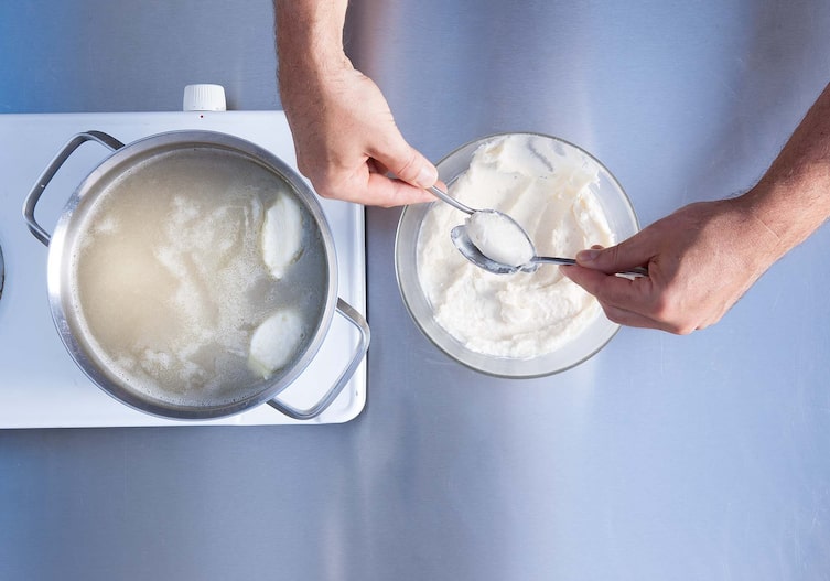 Hechtnockerl, Kochschule, Hechtfarce, Esslöffel, Wasser, Kochtopf, Herdplatte