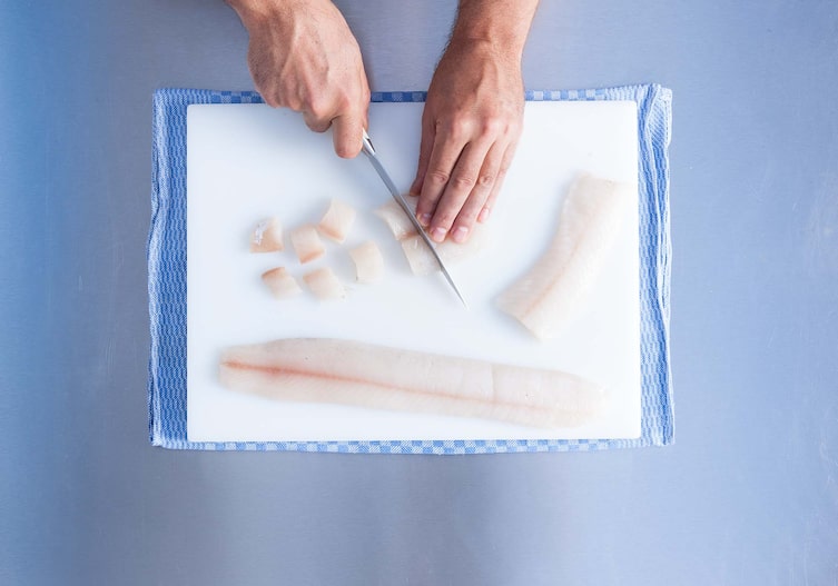 Hechtnockerl, Kochschule, Hechtfilet, Messer, Schneidbrett