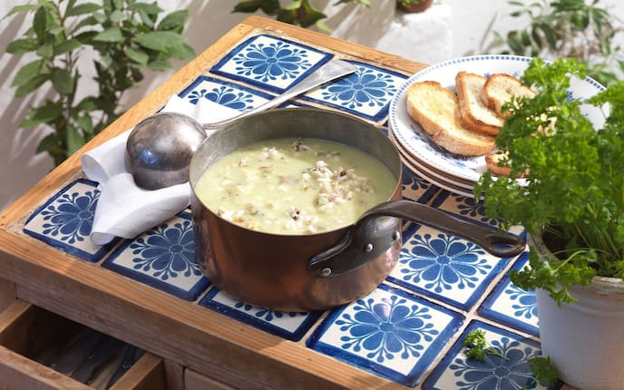 Fisch, Suppe, Suppenschöpfer, Petersilie, Brot, Teller, Topf