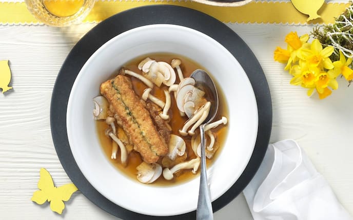 Schwammerl, Suppe, Topfenpofesen, Löffel, Wein