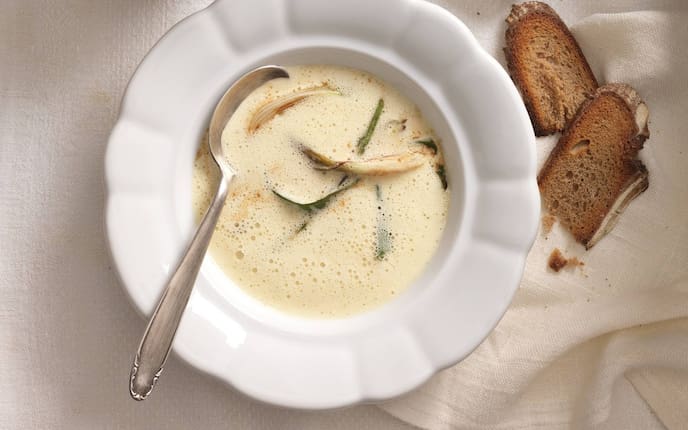 Montafoner, Käsesuppe, Suppe, Brot, Frühlingszwiebeln, Löffel, Suppenteller, Vorspeise, Servus Rezept