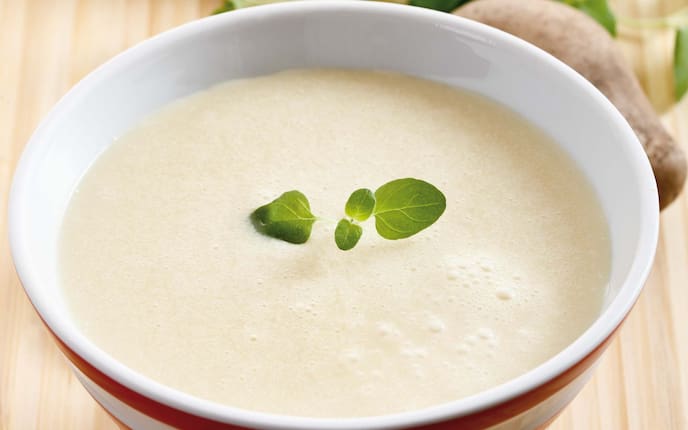 Mostsuppe mit Muskat und Kren, Erdäpfel, Kresse, Schüssel