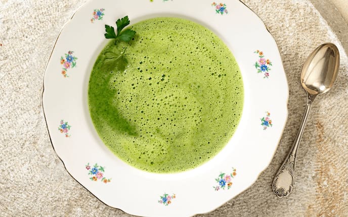 Neunkräutersuppe, Teller, Petersilie, Löffel, Vorspeise, Suppe, Servus Rezept