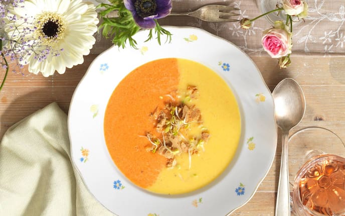 Suppe, Paprikaschaumsuppe, Radieschensprossen, Löffel, Weißwein, Blumen, Gabel