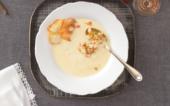 Sellerie, Selleriecremesuppe, Suppe, Chips, Apfel, Weißwein, Löffel, Teller