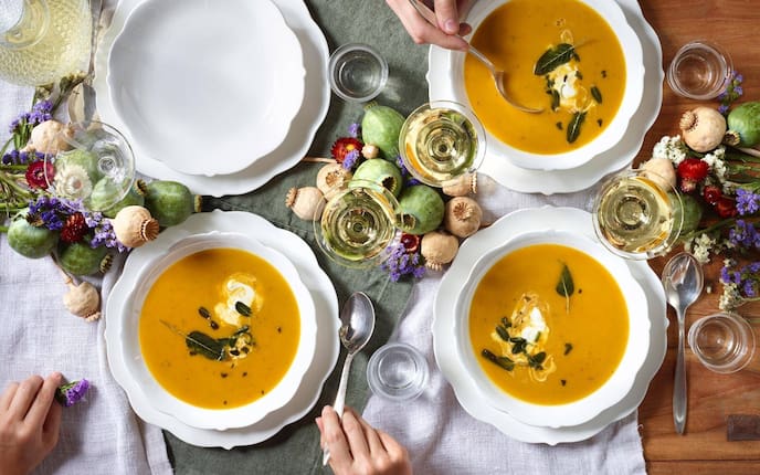 Kürbiscremesuppe, Sauerrahm, frittierter Salbei, Suppe, Vorspeise, Servus Rezept
