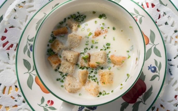 Suppe, Käserahmsuppe, Croutons, Schnittlauch