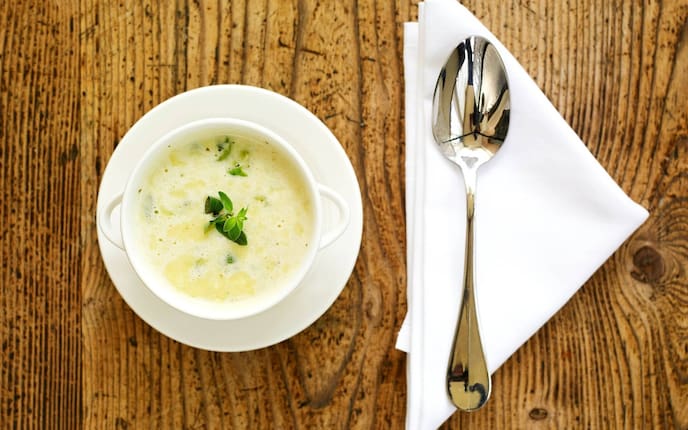 Erdäpfelsuppe, Majoran, Löffel, Serviette, Teller