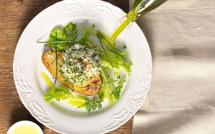 Kartoffel, Erdäpfel, Grüner Salat, Schnittlauch, Frischkäse, Grünes Gartenkräuter-Öl, Vorspeise, Servus Rezept