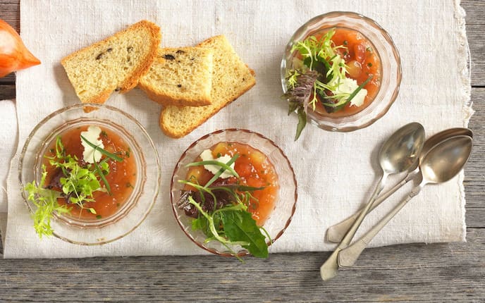 Weißbrot, Tomate, Estragon, Salat, Rahm, Löffel