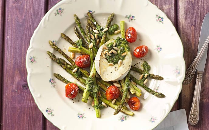 Grüner Spargel, Cocktailtomaten, Pinienkerne, Sauce, Vorspeise, Servus Rezept