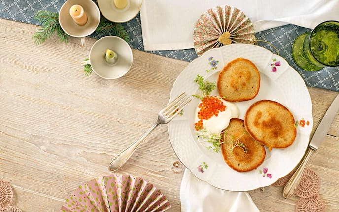 Blinis, Buchweizenkiachl, Sauerrahm, Forellenkaviar, Kresse, Weihnachtsessen, Vorspeise, Servus Rezept