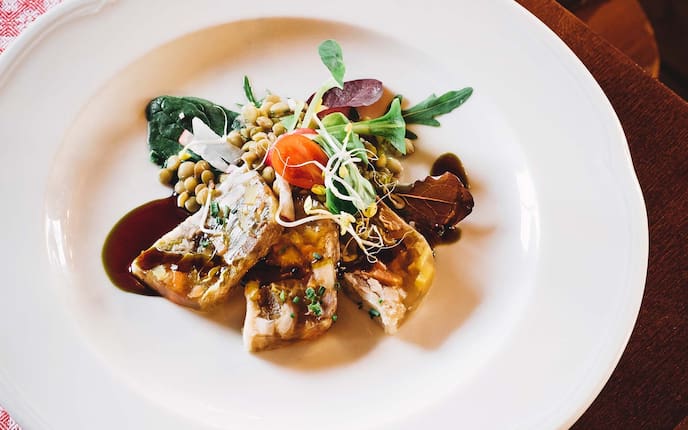 Entensülzchen mit Linsensalat, Wirtshaus-Rezept, Tomaten, Kürbiskernöl, Kräuter, Vorspeise, Servus Rezept