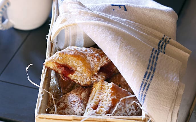 Waldviertler Polsterzipfe, Marmelade, Staubzucker, Geschirrtuch, Körberl, Häferl, Nachspeise, Servus Rezept, Omas Kochbuch