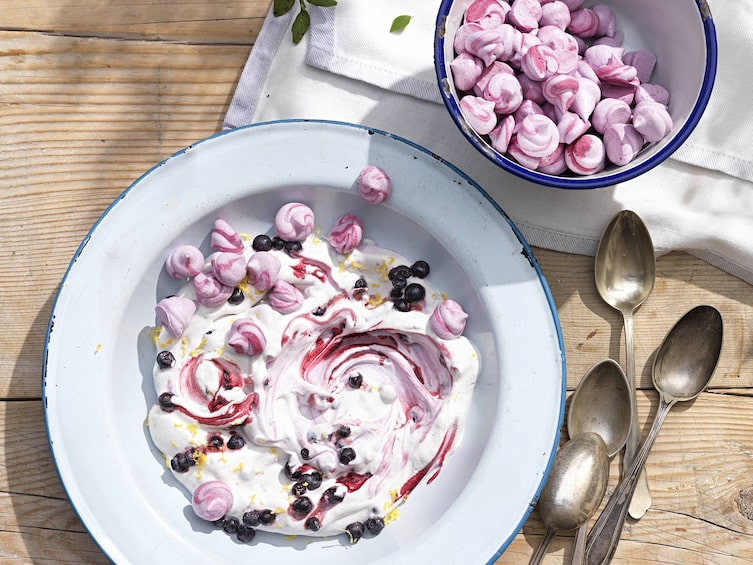 Windbusserl, Schwarzbeeren, Obers, Creme, Nachspeise, Servus Rezept