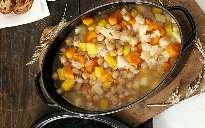 Wurzeleintopf aus der Kochkiste (Bild: Eisenhut und Mayer)
